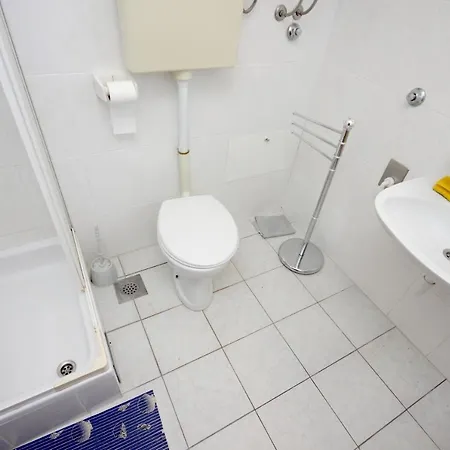 With A Parking Space - 8869 * Βις